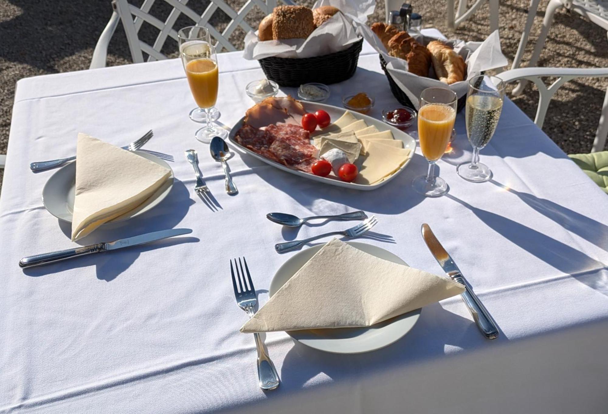 באיירוט Schloss Hotel Colmdorf מראה חיצוני תמונה